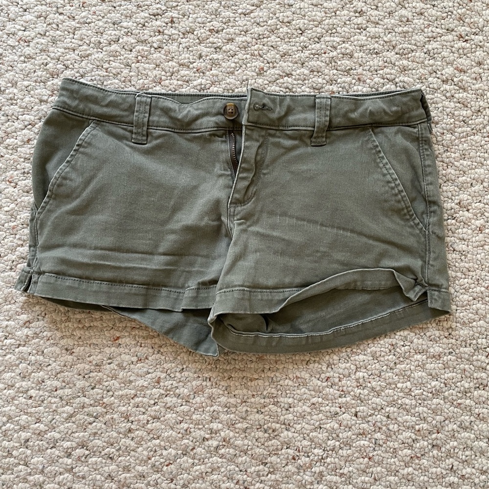 Hollister mid rise olive shorts sz 29